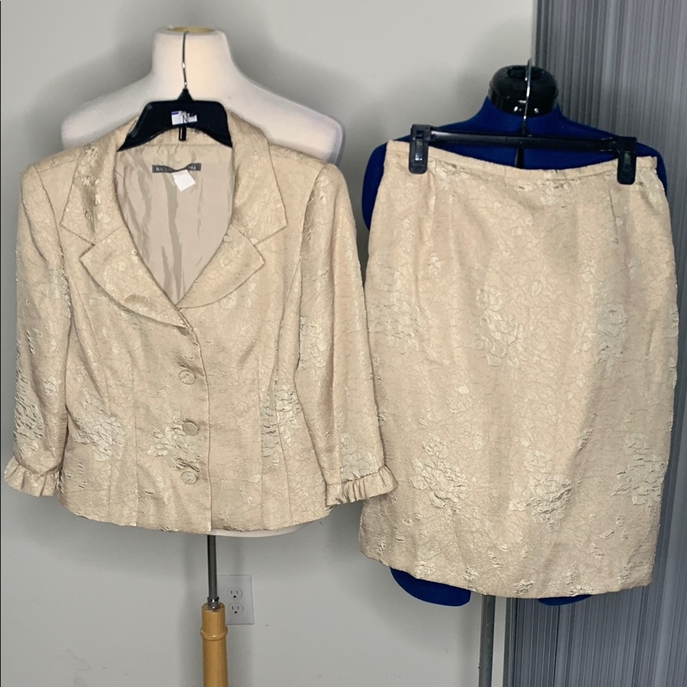 Maggy London vintage tan floral blazer skirt set 100% polyester made on the USA